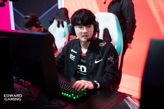 苹果MacBook价格大幅下调 微软计划推出低价PC反击